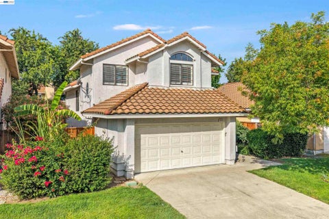 Photo of 4887 Kimberley Cmn CMN, Livermore, CA 94550 (MLS # 41144543)