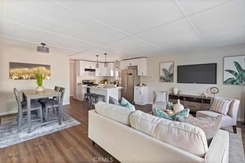 9080 Bloomfield Avenue 79