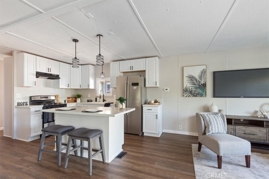 9080 Bloomfield Avenue 79