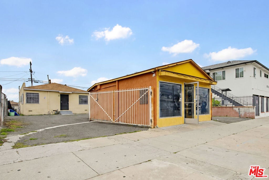 10025 S Western Avenue