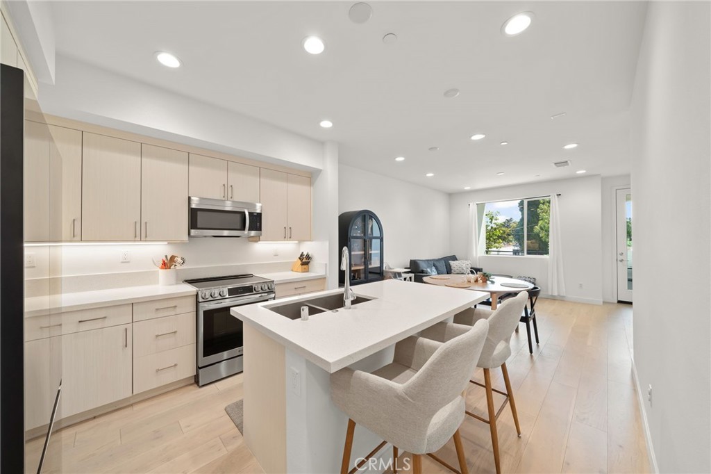 22 E Sunset Street