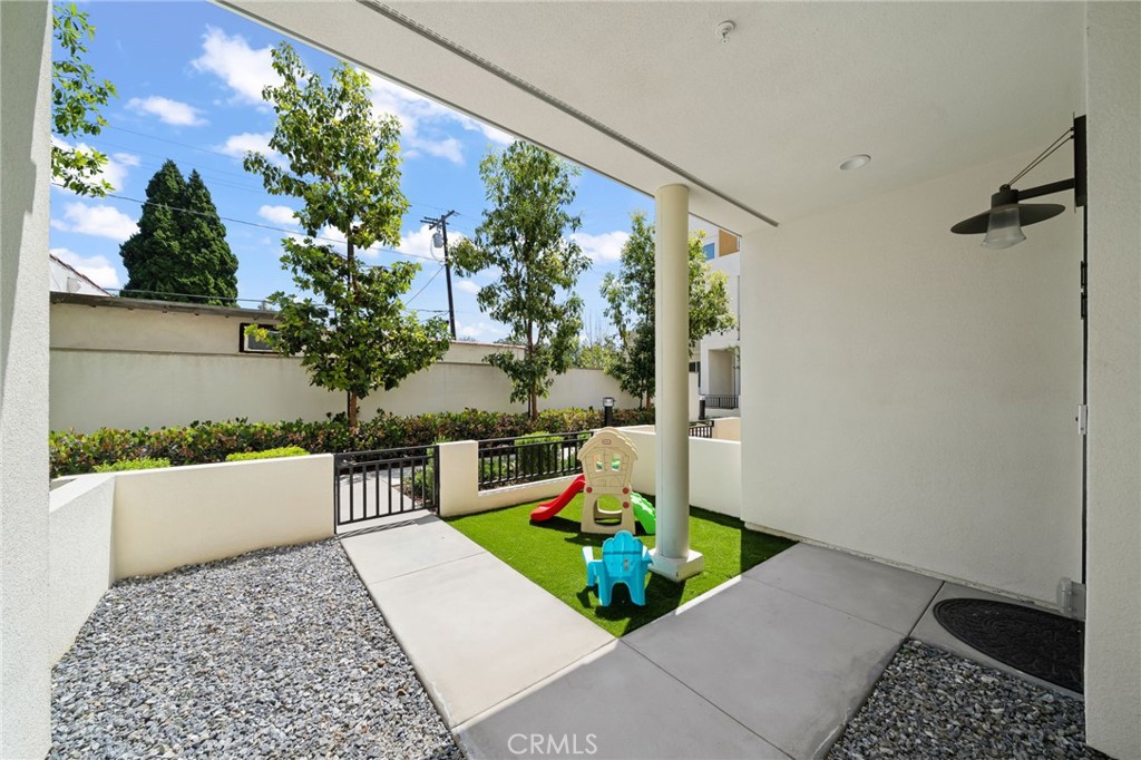 22 E Sunset Street