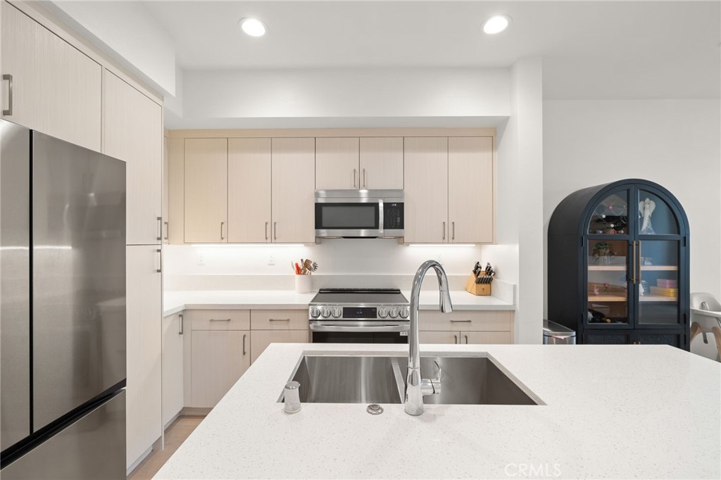 22 E Sunset Street