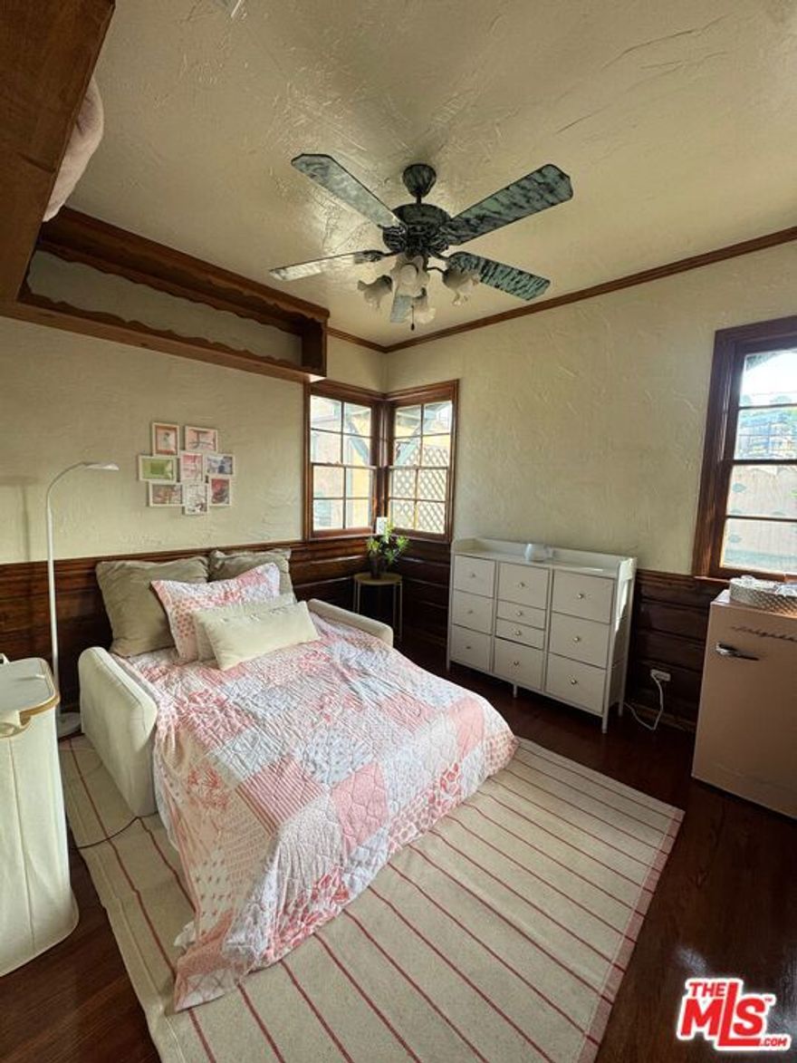 This is a one room rental inside of a single family home with access to Living room, kitchen, bath room, front porch, backyard, laundry room and 1 dedicated parking space. Beautiful cottage style Hollywood Hills home on a great street. Close proximity to Restaurants, shops and freeways. Offered as. furnished but can be rented unfurnished as well.