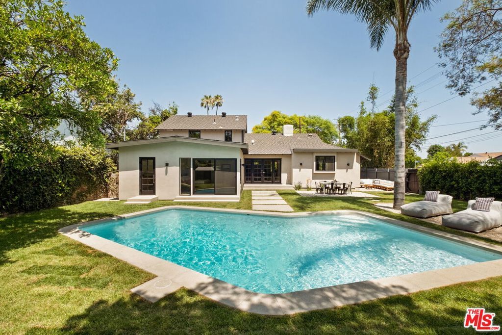 Photo of 7401 Costello Avenue, Van Nuys, CA 91405 (MLS # 25556987)