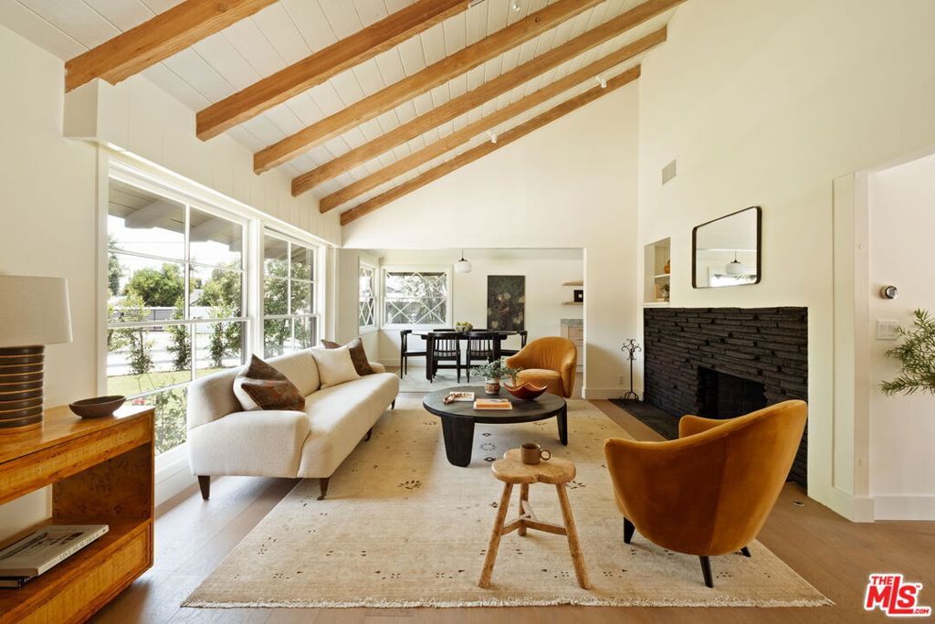 Photo of 7401 Costello Avenue, Van Nuys, CA 91405 (MLS # 25556987)