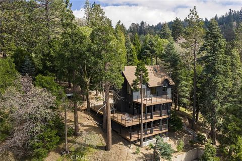 Photo of 413 Cimarron, Lake Arrowhead, CA 92352 (MLS # IG26074682)