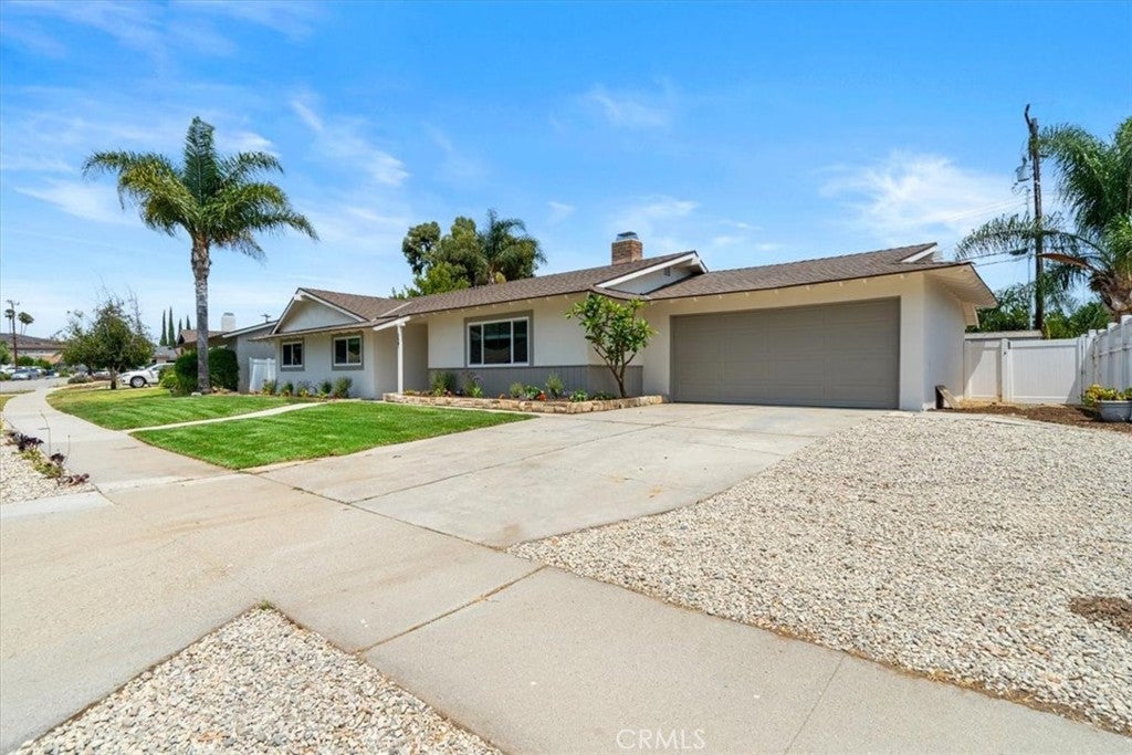 Photo of 554 Dorena DR, Newbury Park, CA 91320 (MLS # SC26150977)