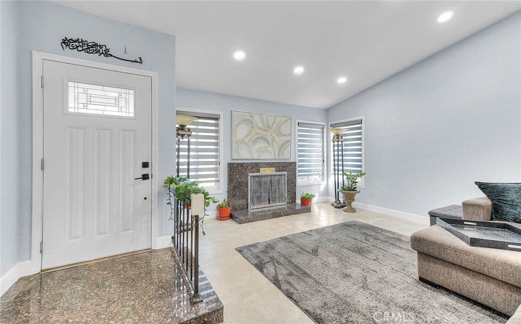 1537 Meadow Glen