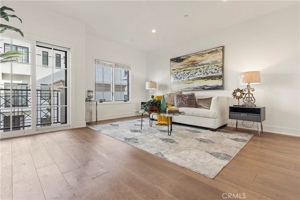 Photo of 288 S Oakland Ave #211, Pasadena, CA 91101 (MLS # OC25259543)