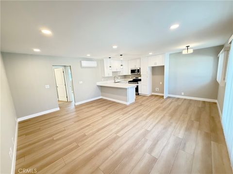 Photo of 919 E Acacia Avenue #L, Glendale, CA 91205 (MLS # GD26141495)