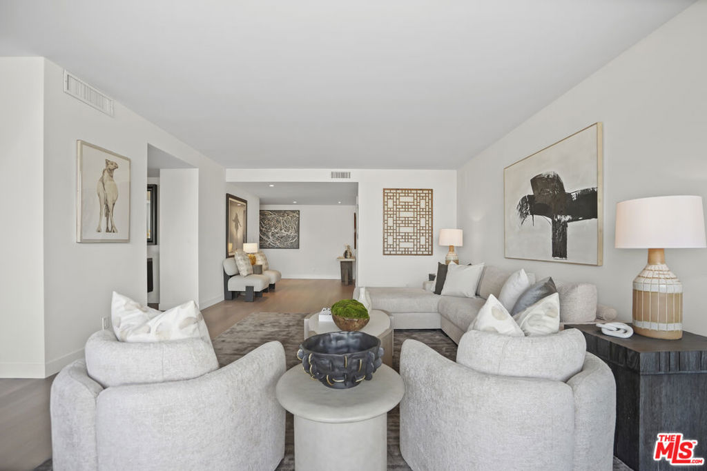 1100 Alta Loma Road 904