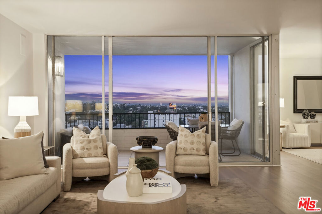 1100 Alta Loma Road 904