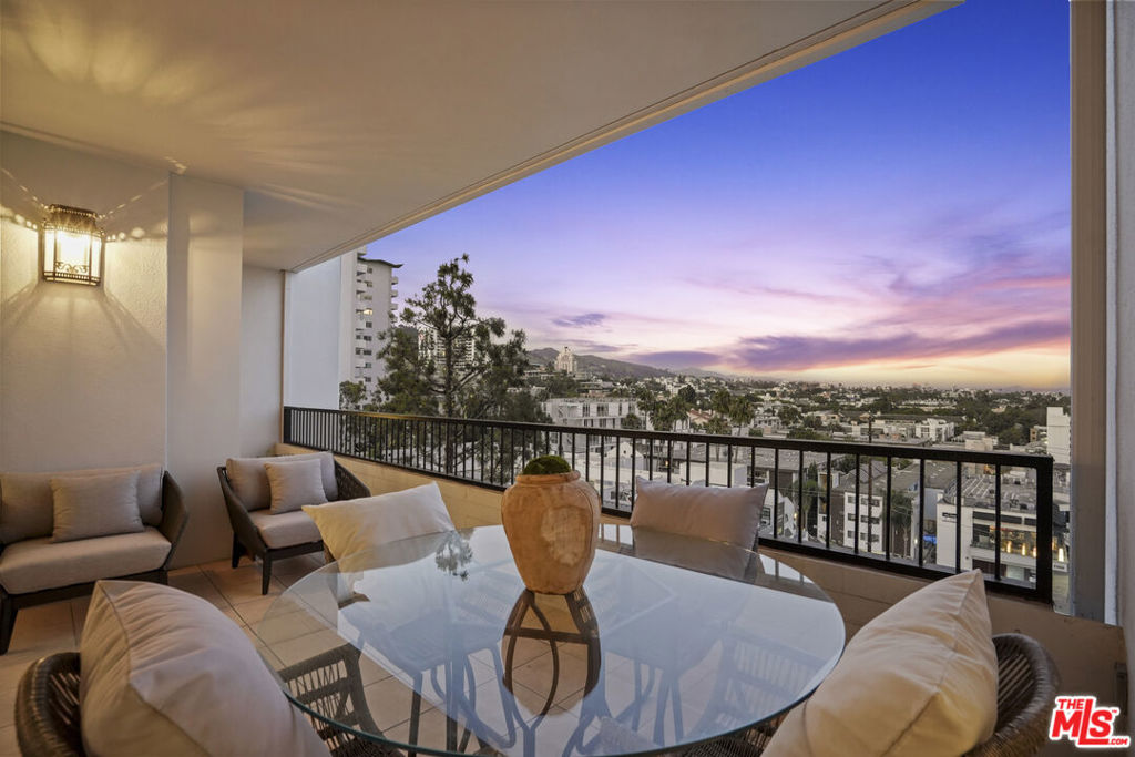 1100 Alta Loma Road 904