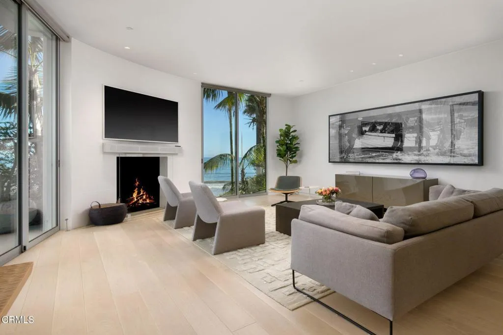 Carpinteria, California 93013, United States, 4 Bedrooms Bedrooms, ,3 BathroomsBathrooms,Residential,Active,247563