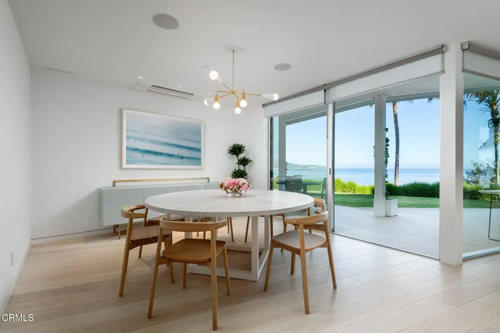 Carpinteria, California 93013, United States, 4 Bedrooms Bedrooms, ,3 BathroomsBathrooms,Residential,Active,247563