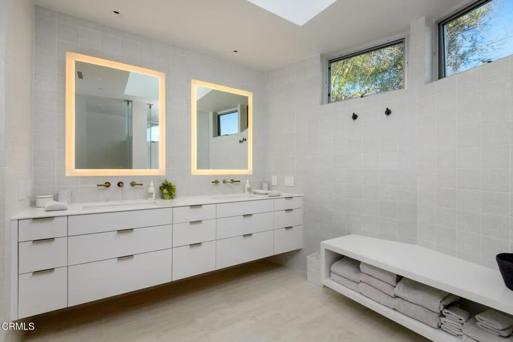 Carpinteria, California 93013, United States, 4 Bedrooms Bedrooms, ,3 BathroomsBathrooms,Residential,Active,247563