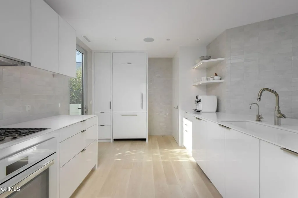 Carpinteria, California 93013, United States, 4 Bedrooms Bedrooms, ,3 BathroomsBathrooms,Residential,Active,247563