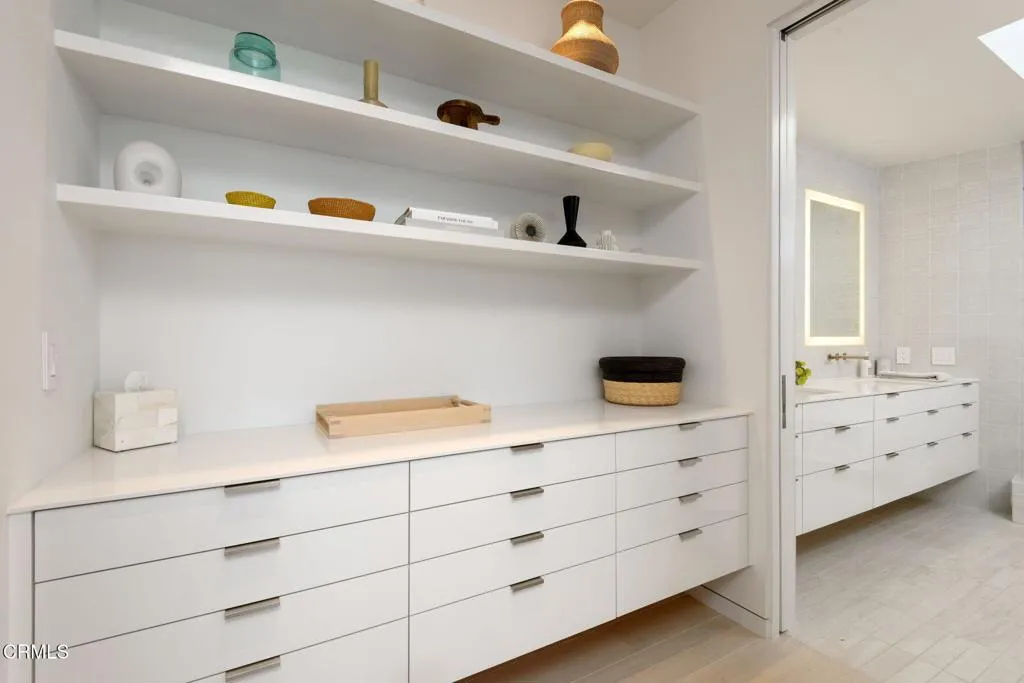 Carpinteria, California 93013, United States, 4 Bedrooms Bedrooms, ,3 BathroomsBathrooms,Residential,Active,247563