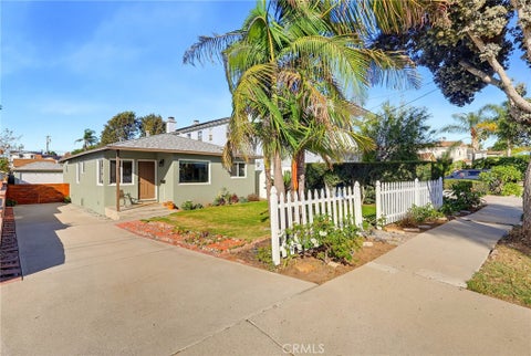 Photo of 1027 Avenue C, Redondo Beach, CA 90277 (MLS # SB26227197)