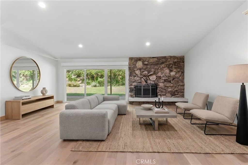 Photo of 4479 Azalia Drive, Tarzana, CA 91356 (MLS # SR26073393)