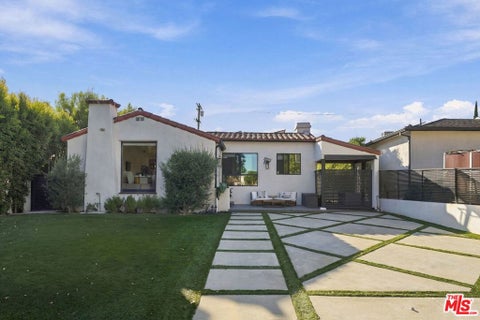 Photo of 1633 S Wooster Street, Los Angeles, CA 90035 (MLS # 26994727)