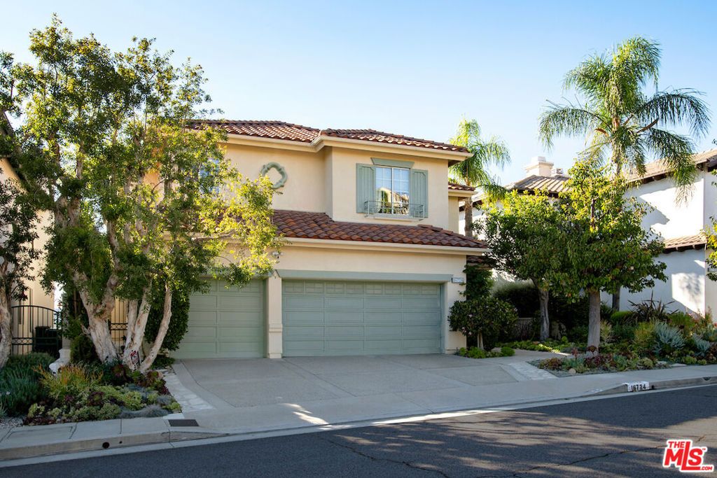 Photo of 16724 Calle Arbolada, Pacific Palisades, CA 90272 (MLS # 25589467)