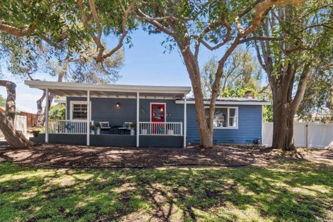 Photo of 916 Sunset Dr DR, Vista, CA 92081 (MLS # NDP2606745)