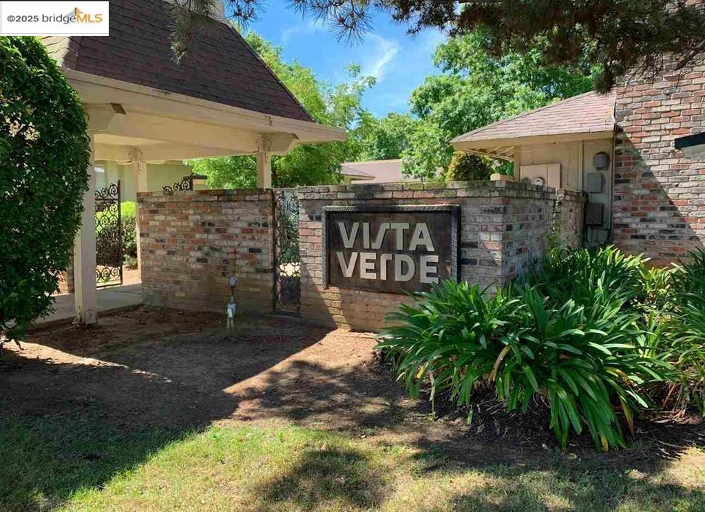 Easy to show 1 bedroom 1 bath ground floor unit with patio and located away from street noise. Easy access to restaurants, commute routes, grocery stores. Community pool, cabana, walking trails through the complex. Low HOA dues include exterior maintenance, trash removal water and sewer. A little cosmetic touches will make this gem shine. Great investment or starter home.