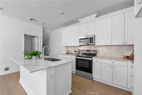 Photo of 9423 1/2 N Sepulveda Blvd. Blvd #4, North Hills, CA 91343 (MLS # SR25243760)