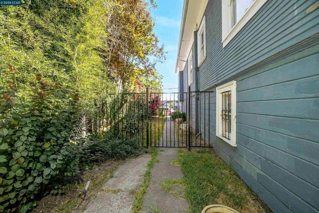 NORTH OAKLAND - Residential