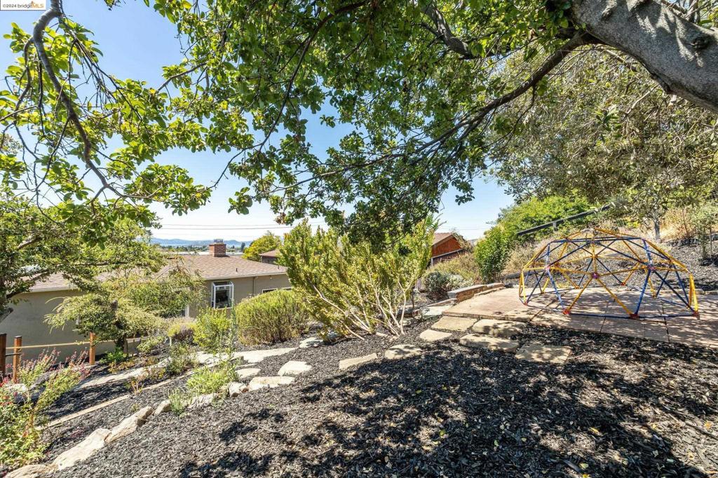 FAT APPLES - Residential