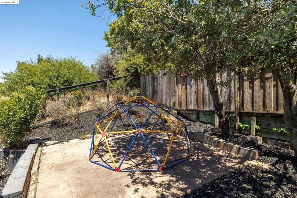 FAT APPLES - Residential