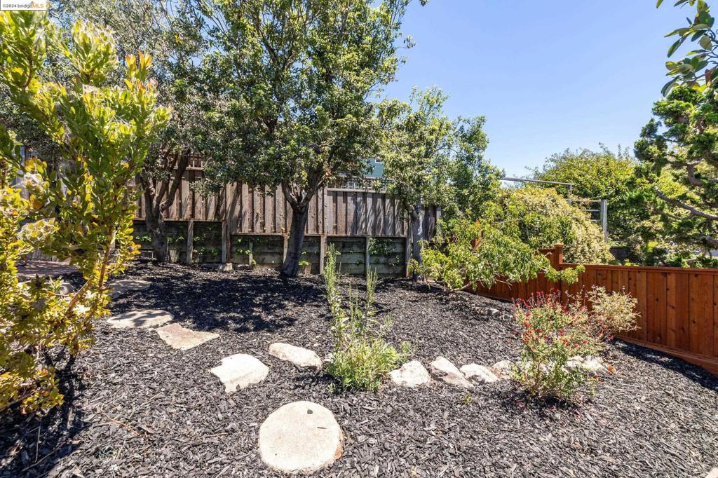 FAT APPLES - Residential