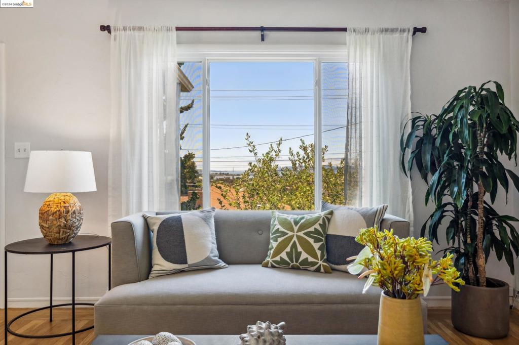 FAT APPLES - Residential