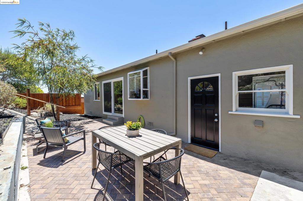 FAT APPLES - Residential