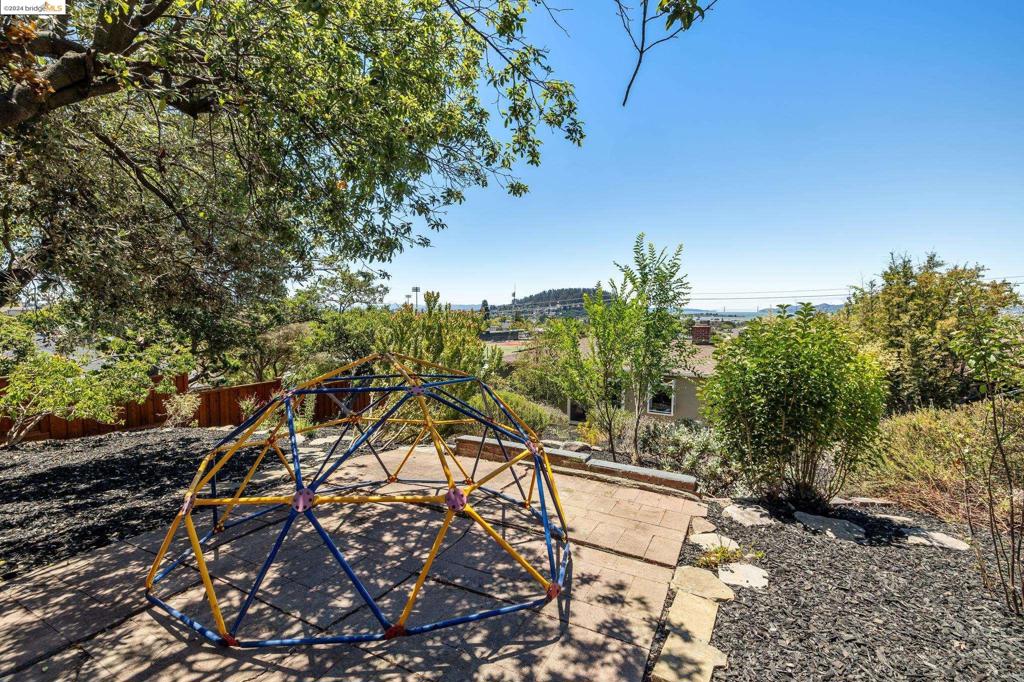 FAT APPLES - Residential