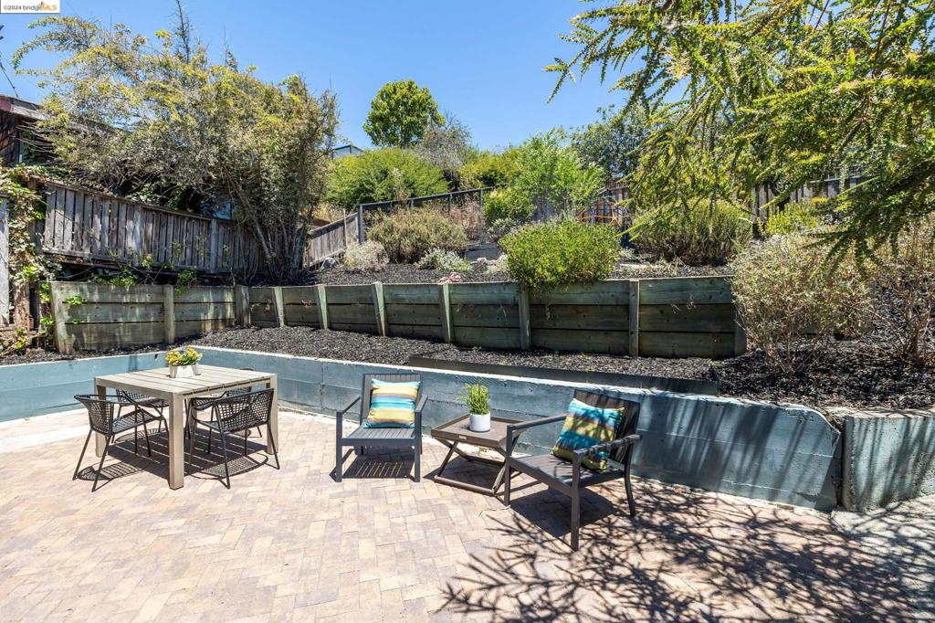 FAT APPLES - Residential