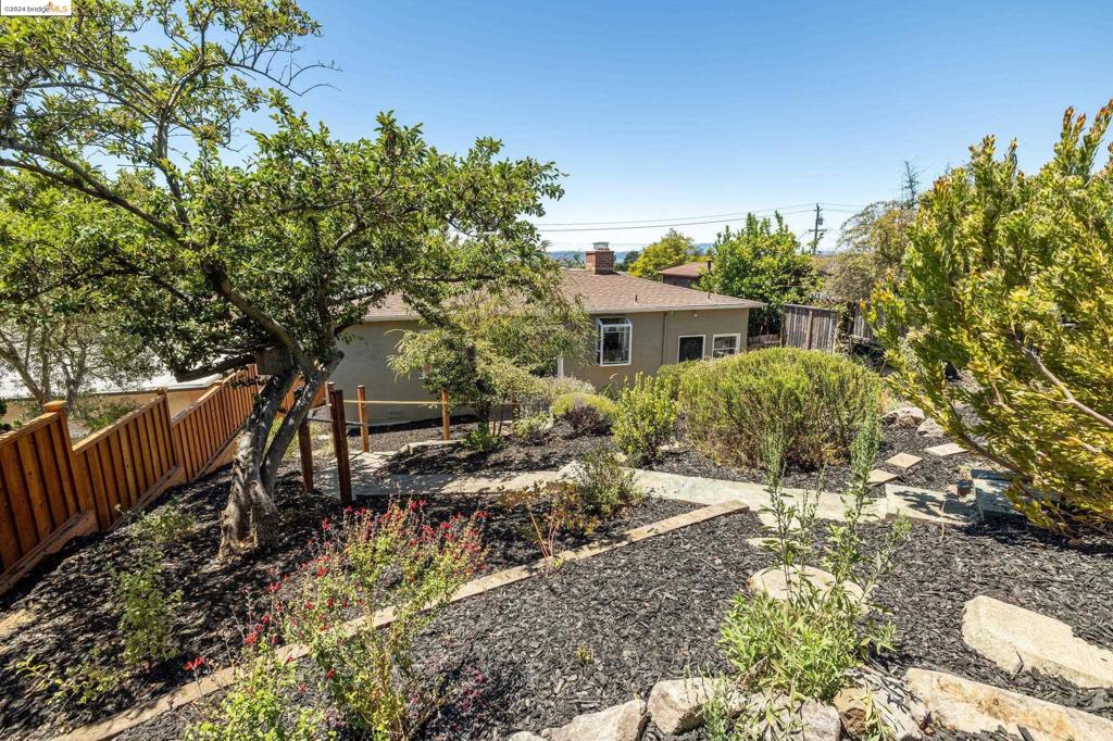 FAT APPLES - Residential