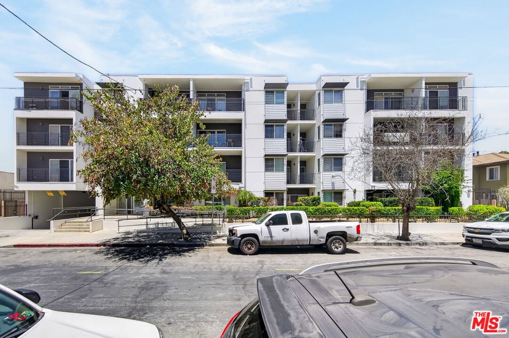 3061 W 12th Place