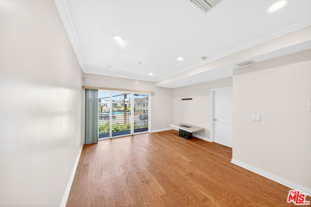3061 W 12th Place 207, Los Angeles CA 90006