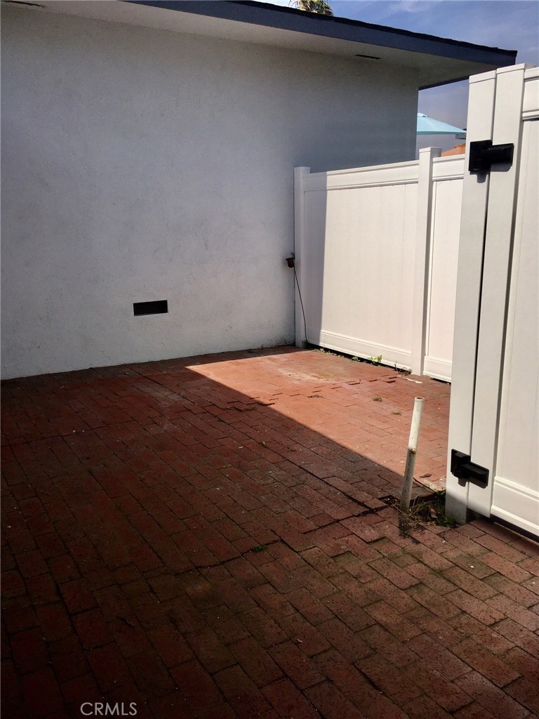 225 Avenida Santa Barbara F