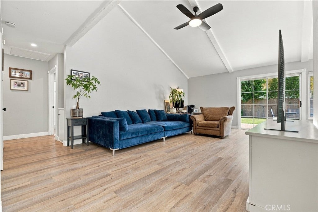 25152 Avenida Rotella