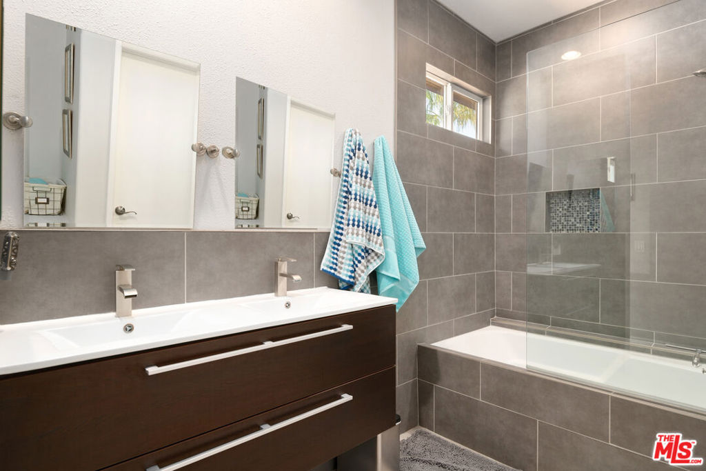 Flora Vista - Residential