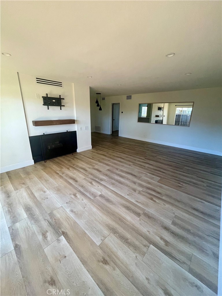 Spacious one bed one bath condo. Prime location close to everything wonderful Westlake Village has to offer! A short jaunt to the Four Seasons Hotel, walking distance to the Stonehaus/Westlake Village inn, easy access to play golf, a short drive to the lake and all the fabulous restaurants there. Outstanding walkability. Unit/appliances fully updated in 2023. Includes generous private outdoor space for relaxing or entertaining.
