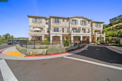 Photo of 313 Laurel Knoll Dr, Martinez, CA 94553 (MLS # 41129525)