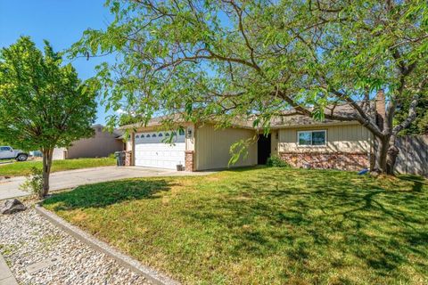 Photo of 523 Thomas Circle, Suisun City, CA 94585 (MLS # ML82041956)