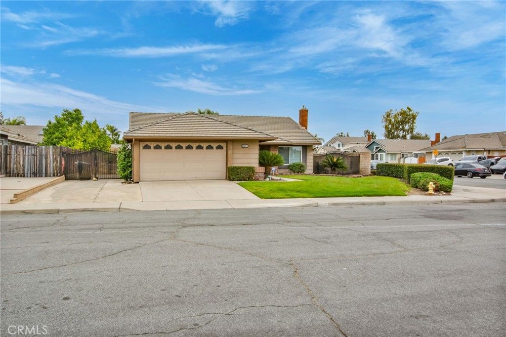 Photo of 7551 Poppy LN, Fontana, CA 92336 (MLS # OC26117336)