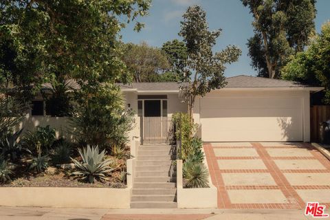 Photo of 914 Bienveneda Avenue, Pacific Palisades, CA 90272 (MLS # 26710039)