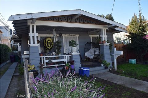 Photo of 1900 E 6th St, Long Beach, CA 90802 (MLS # PW26027116)